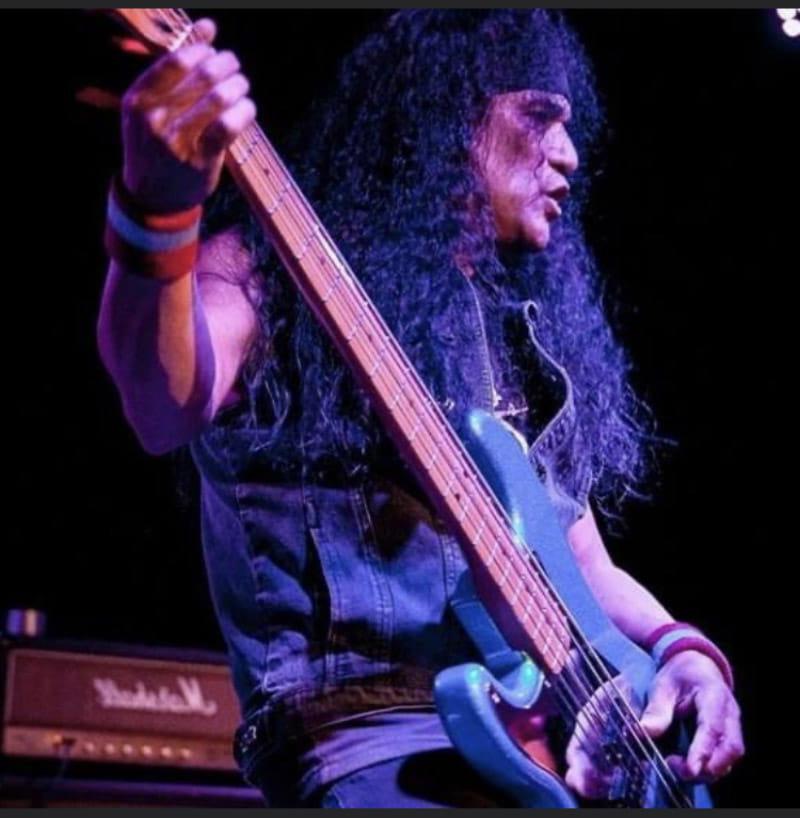 Sal Italiano has toured the world with heavy metal bands including Cities and Anvil. (图片由Italiano一家提供)